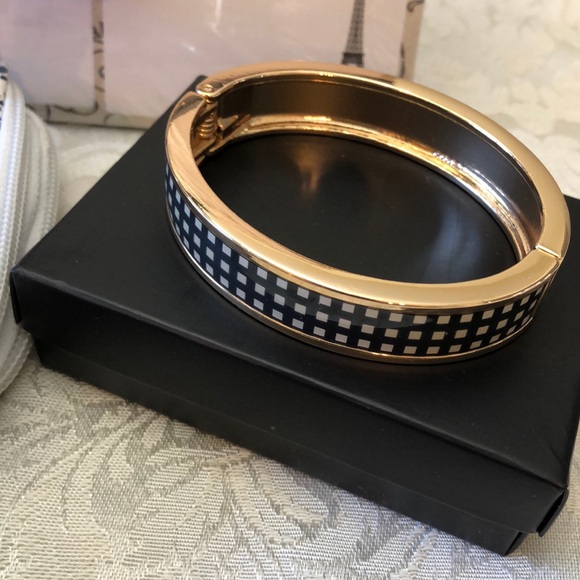 All for One Price! Set With Jewelry! - Picture 2 of 8